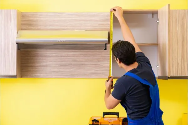 kitchen contractor assembling kitchen standard